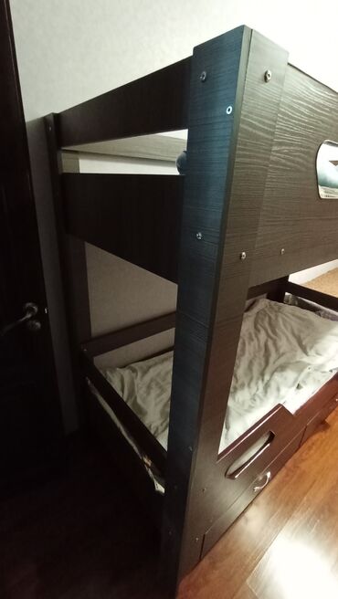 Другая детская мебель: Продаю, б/ у двухъярусную кровать. Есть в наличии лестница. Цена 9000