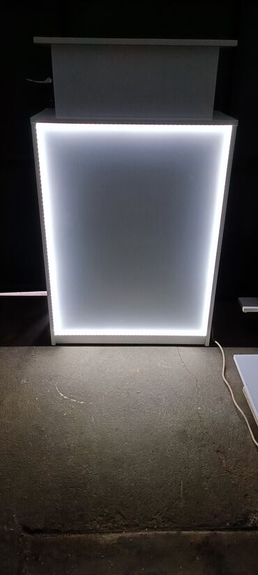Komode: ﻿﻿﻿Dimenzije 125x75x37 cm. Moze u drugim bojama i velicinama. U beloj — 2