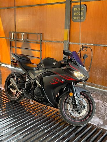 мото зеркала: Спортивный мотоцикл Yamaha YZF (серия R) в матово‑чёрном исполнении с — 1