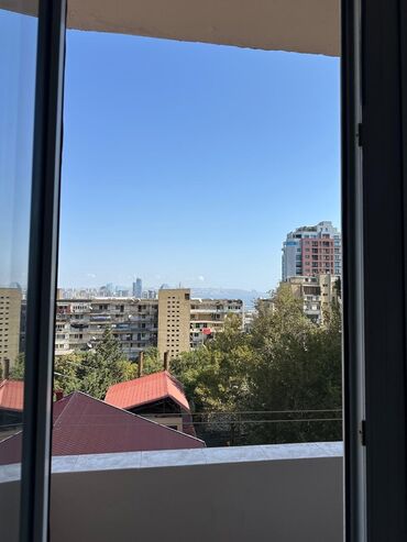 Uzunmüddətli kirayə mənzillər: Bu kirayə mənzil rahat yaşayış üçün uyğun geniş bir otaq təklif edir — 5