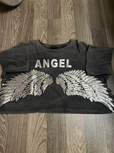 Qısa qollu crop t-shirt - Rəng: tünd boz/qaralmış effektli - Ön