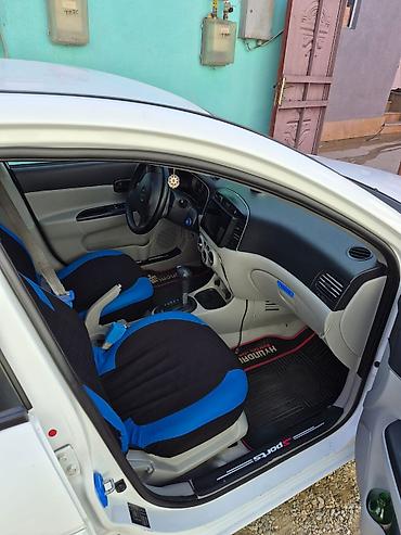 prius teker: Hyundai Accent: 1.4 l | 2009 il Sedan — 9