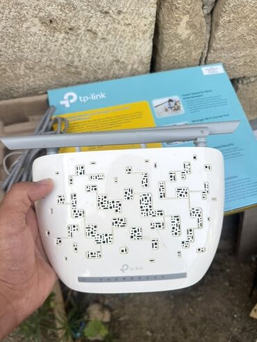 Modemlər və şəbəkə avadanlıqları: TP-Link TD-W8961N model simsiz modem routeri. Bu cihaz ADSL2+ modem