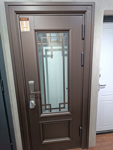 Двери для домов и квартир: Продается входные город Токмок на базаре на против ресторана МИК — 5