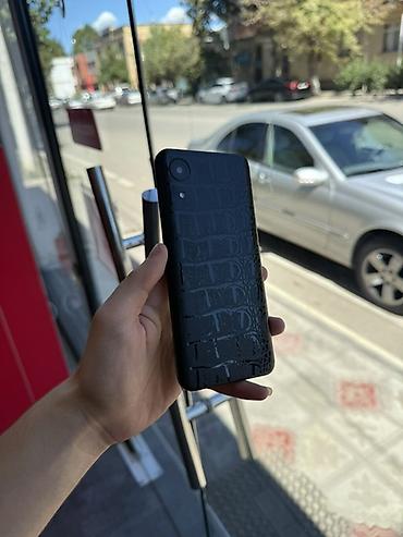 komputer ekran şəkilləri yüklə: Smartfon – qara rəngdə, timsah naxışlı arxa örtükli - Ekran: tam ön — 1