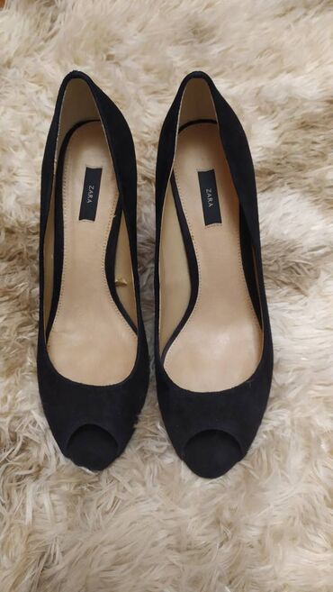 Γυναικεία είδη Υπόδησης: Παπούτσια.

Πολύ άνετα, μέγεθος 39 — 1