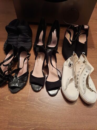 обувь для дома: Женская обувь б/у но состояние отличное чистые мытые размер 38,39