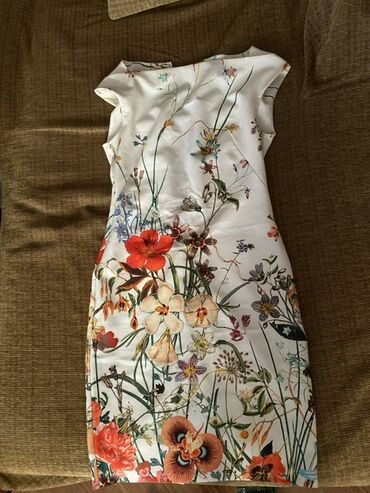 Kabrolar: Bir paket məhsul: 1) Telefon qabları (4 ədəd): - Qırmızı, diaqonal — 12