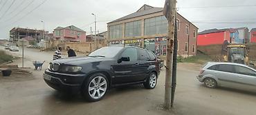 niva 4 qapili: BMW X5 (E53) – qara eksteryer, qırmızı dəri salon - Kuzov: SUV, qara — 5