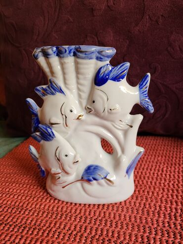 Figurice i makete: Figura vintaz nova porcelanska. Na figuri par tackica boja i — 3