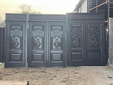 Распашные ворота: Металлические ворота с декоративными элементами и секциями — 17