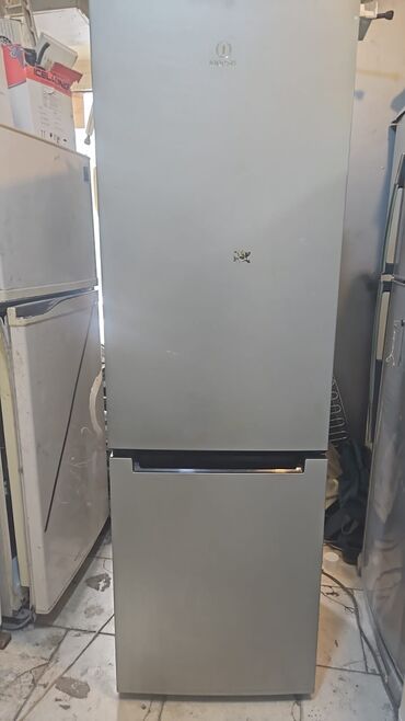 dolab soyuducu: 2 qapılı Indesit Soyuducu Satılır, rəng - Gümüşü