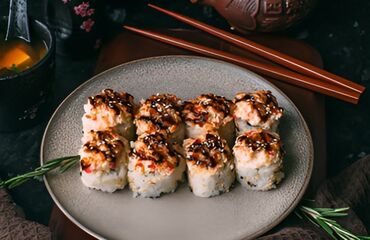 Готовые блюда, кулинария: Сеты роллов и суши - Тёплые роллы в хрустящей панировке: крупные — 34