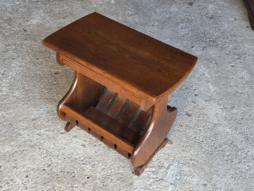 Stilski klub stolovi: Drveni stočić s policom za časopise i fiokom - Materijal: masivno — 8