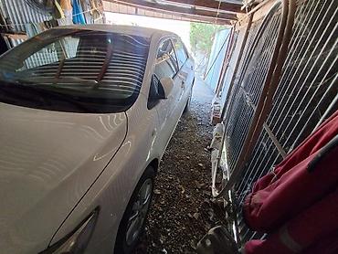 Toyota: Toyota Corolla sedan - Korpus: 4 qapılı sedan, ağ rəng - Nəsil — 2