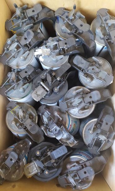 Другое автосервисное оборудование: Продаю крышки - дозаторы для перемешивания Автокраски - 73 штуки at lalafo.kg — 2 Другое автосервисное оборудование: Продаю крышки - дозаторы для перемешивания Автокраски - 73 штуки — 2