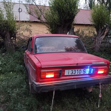 гаражное распродажа: Продается автомобиль ВАЗ-2106. Кузов красного цвета. На заднем