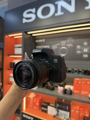 Canon EOS 750D DSLR fotoaparat + Canon Zoom Lens EF-S 18-55mm — 1