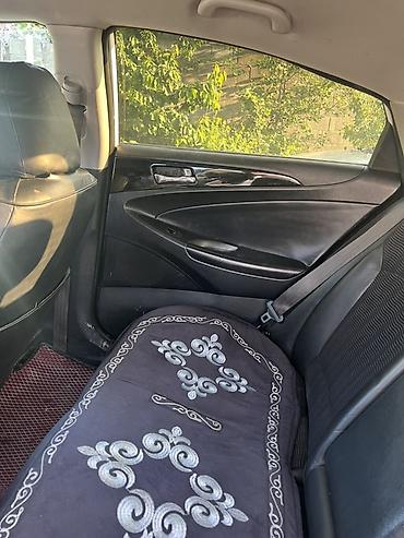 решетка на соната: Hyundai Sonata: 2011 г., 2 л, Автомат, Газ, Седан — 4