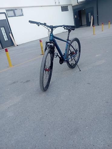 Dağ/şəhər tipi velosiped - Çərçivə: yüngül alaşımlı, sərt (hardtail)