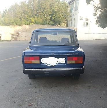 2107 qapı: VAZ 2107 sedan – mavi rəng, arxaötürücülü, klassik kuzov. - Kuzov: 4 — 4