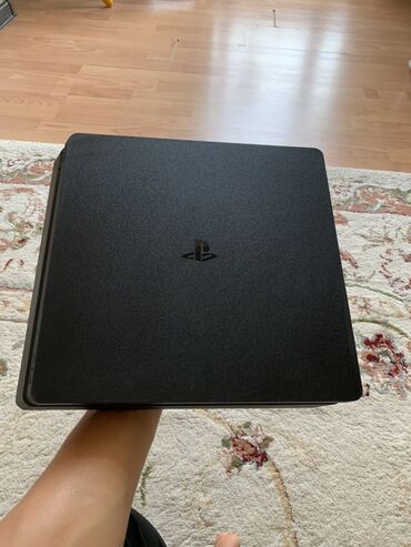 плейстейш 4: Приставка Sony PlayStation 4 Slim – это компактная игровая консоль