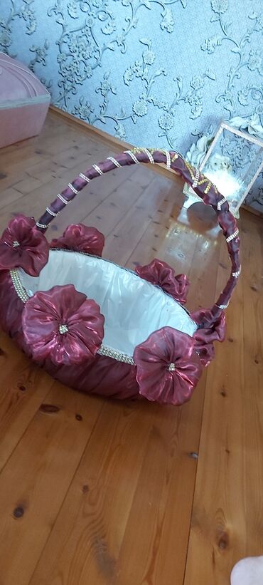 Xonçalar: Toy Nişan ücün dekorativ bəzəkli səbət, krem rəngli atlas parça və ağ — 11