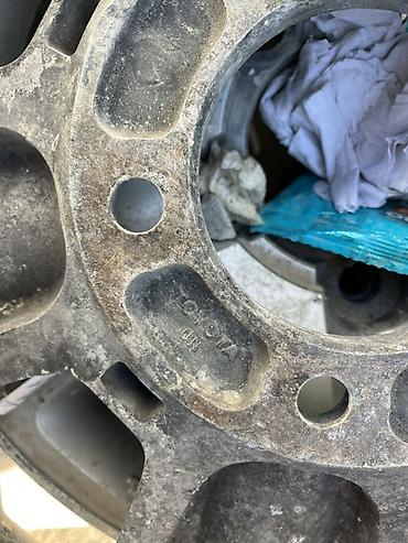 4runner: Оригинальный литой диск Toyota - Производитель: Toyota (лейбл на — 2