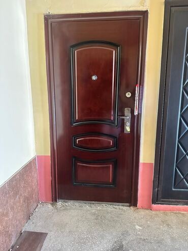 crna udovica kapi: Seyf qapi usten cixma,zamoku uzerinde,ela veziyyet