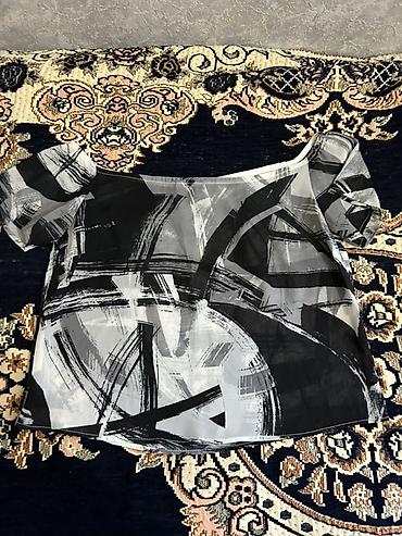 parca salvar: Qadın köynəkləri – 2 ədəd set 1) Qara-ağ abstrakt naxışlı bluz - — 1
