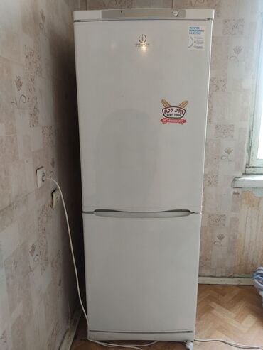 Холодильники: Холодильник Indesit, Б/у, Двухкамерный, Low frost, 60 * 200 * 50