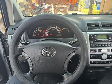 приём катализатора: Toyota Avensis Verso: 2004 г., 2 л, Механика, Дизель, Минивэн — 9