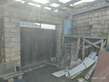 Həyət evləri və villaların satışı: Binəqədi qəs. 8 otaq, 300 kv. m, Orta təmir