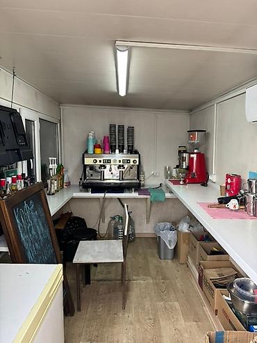 Кофейные аппараты: Передвижной трейлер идеально подходящий для кофейни. Оборудован — 4