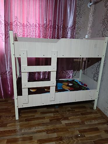Эки ярустуу керебеттер: Балдар үчүн эки ярустуу, Колдонулган, МДФ, түсү - Саргыч боз — 1