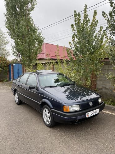 Volkswagen: Volkswagen Passat: 1989 г., 1.8 л, Механика, Бензин, Седан