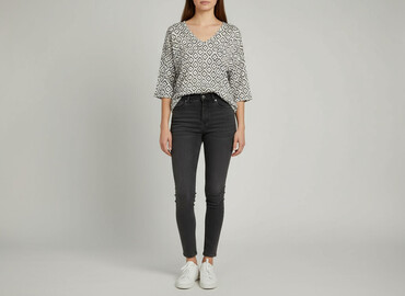 reserved sukienki plus size: Футболка жіноча, розмір L на lalafo.pl reserved sukienki plus size: Футболка жіноча, розмір L