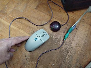 kompjuterski misevi: Stari retro mis sa kuglicom na kuglicu.
Bez adaptera na usb — 1