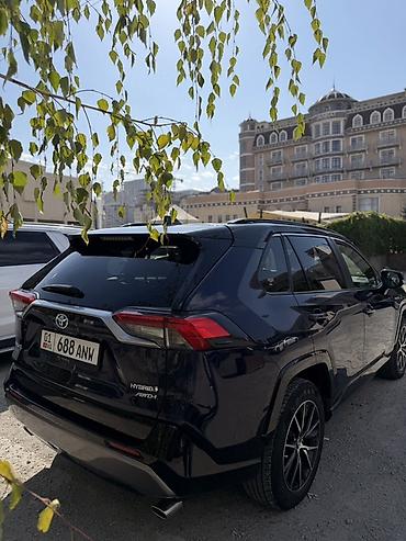 Toyota RAV4: 2022 г., 2.5 л, Автомат, Гибрид, Кроссовер