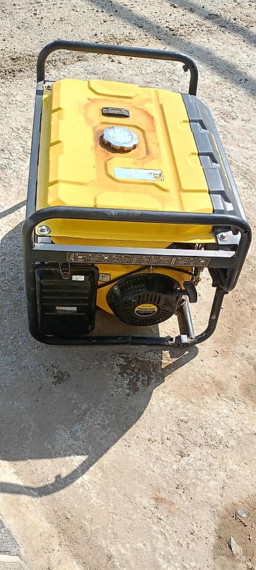 generatör: Məhsul: Benzinli generator Model üzərində yazı: “PowerFull Gasoline — 5