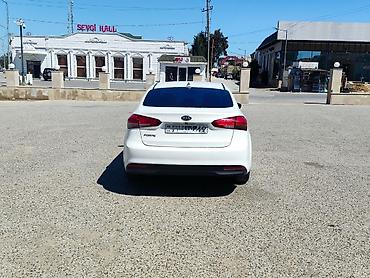 kia forte ex: Kia Forte – ağ rəngli sedan ili2018 Taxi buraxlışı var Xüsusiyyətlər — 3
