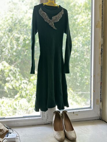 платье из панбархата на шифоне: Вечернее платье, Короткая модель, С рукавами
