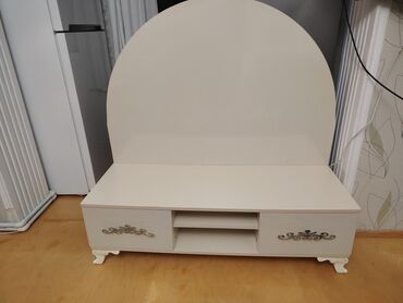 туалетный столик белый: Düz TV altlığı, Polkalı, Laminat