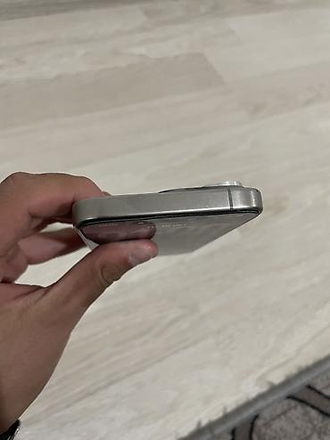 iphone cr: IPhone 15 Pro, 6.1" - Цвет: тёмный (виден в чёрном бампере/чехле). - — 9