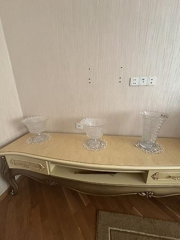 boyuk masa: Klassik üslubda qonaq otağı mebel dəsti Tərkib: - Böyük konsol güzgü — 2