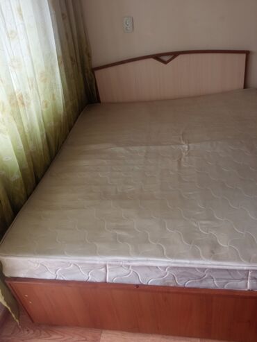 металлический кровать: Бир жарымдык Керебет, Колдонулган
