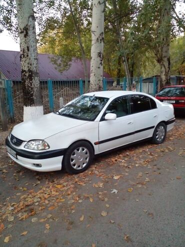 Toyota: Toyota Avensis: 2000 г., 1.6 л, Механика, Бензин, Седан