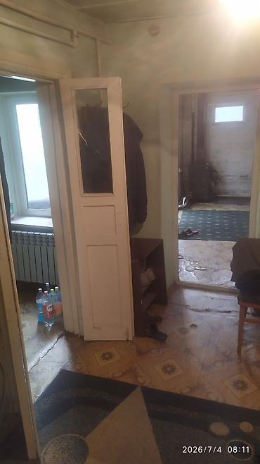 Продажа коттеджей и домов: Продается два небольших дома, площадью 80 КВ.м. На большом участке — 17