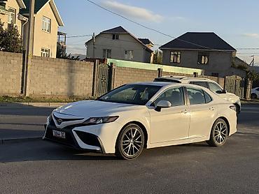 сут машине: Toyota Camry: 2021 г., 2.5 л, Автомат, Бензин, Седан — 1