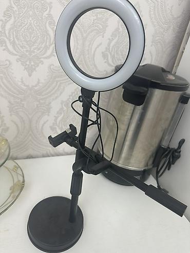 study lamp: Кольцевая LED‑лампа на настольной подставке с держателем для телефона — 1